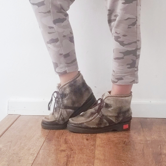 SNOWLAND Brown Faux Fur Sherpa Booties Size 8 - Picture 2 of 11